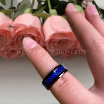 8 mm przycisk pierścionek zaręczynowy dla mężczyzn, czarne wykończenie z fazowane krawędzie obrączki Niebieska wkładka z włókna węglowego wygodne dopasowanie