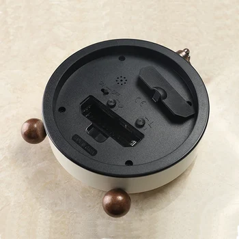 Twórczy vintage retro budzik ciche domowe zegar gra dzwon sypialnia zegar na biurko ze światłem szafki wystrój domu zegar na biurko