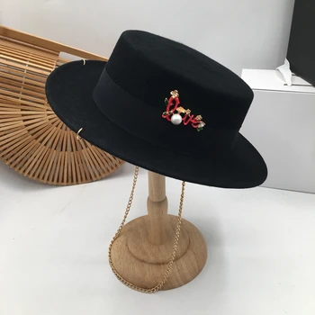 Europejskie i amerykańskie gwiazdy damska czapka czarny kapelusz z łańcuchem damska brytyjska wełniany kapelusz Modne wieczorne filcu kapelusze dla kobiet