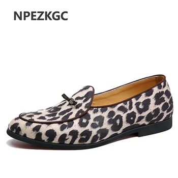 Luksusowe zamszowe pantofle mokasyny z frędzelkami ręcznie Slip On Men Leopard Print Dress Shoes designerskie Patchwork buty Męskie