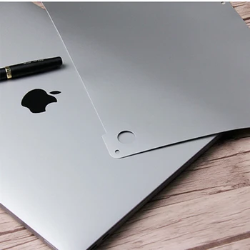 Jest przeznaczony dla MacBook Pro 15