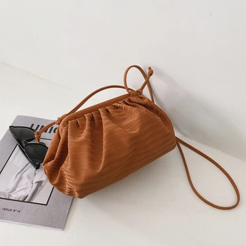 Moda sztuczna skóra plisowana ramienia Crossbody torba casual damskie chmura jednolity kolor sprzęgła podróży Przystawki Messenger torby loterie nowy