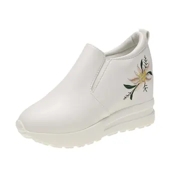 Plus rozmiar 2021 jesień Damskie mokasyny kliny buty na platformie Biały slip na haft mokasyny wzrost Casual buty wiosna