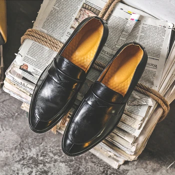 2020 Skóra Biznes Mężczyźni Sukienka Mokasyny Czarne Spiczaste Buty Oxford Mężczyźni Oddychające Formalne Buty Ślubne
